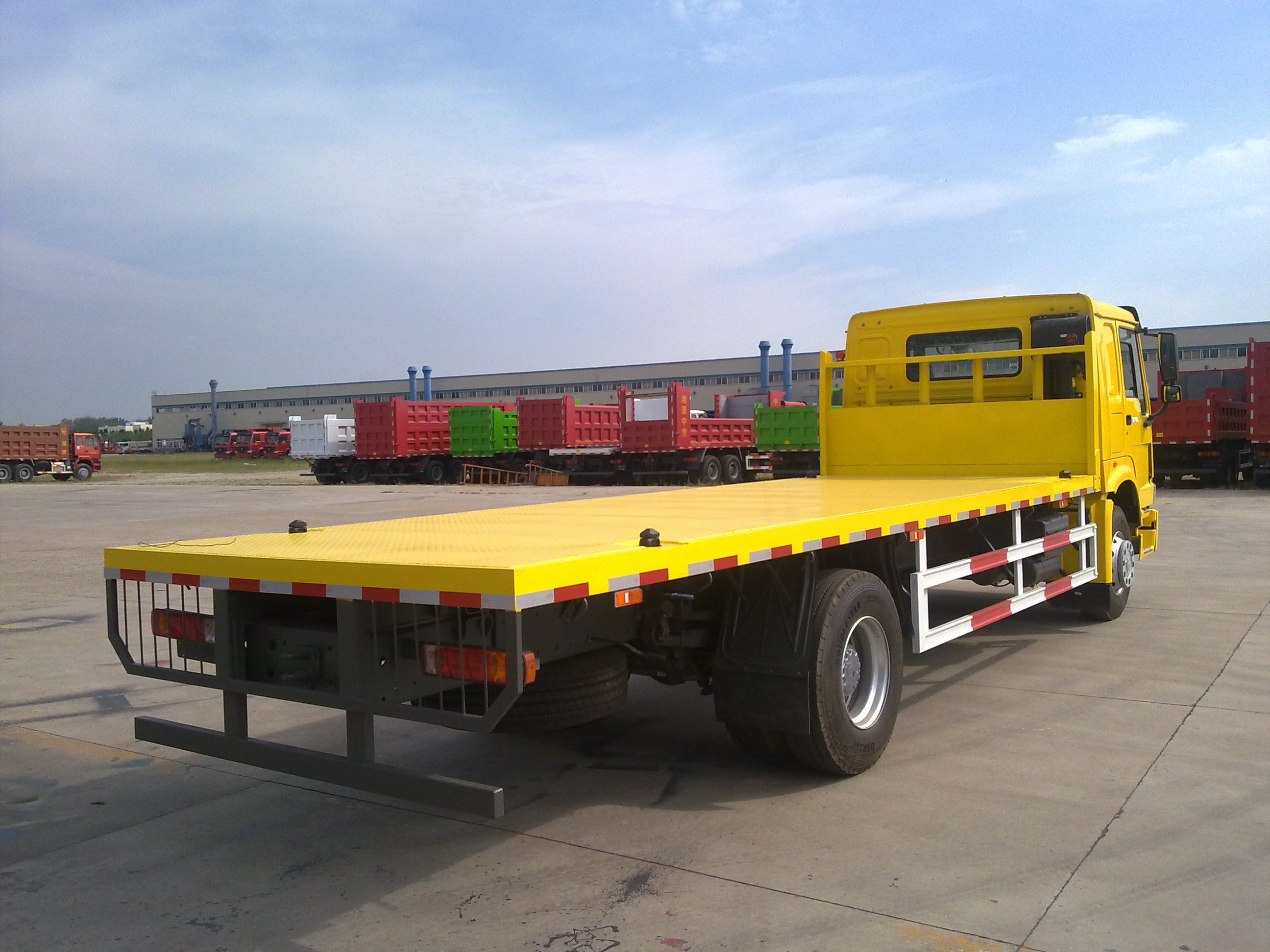 SINOTRUK HOWO 10 wheelers Flatbed Cargo Truck - Buy cargo truck ...