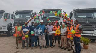 Nigeria truck delivery ceremony.png