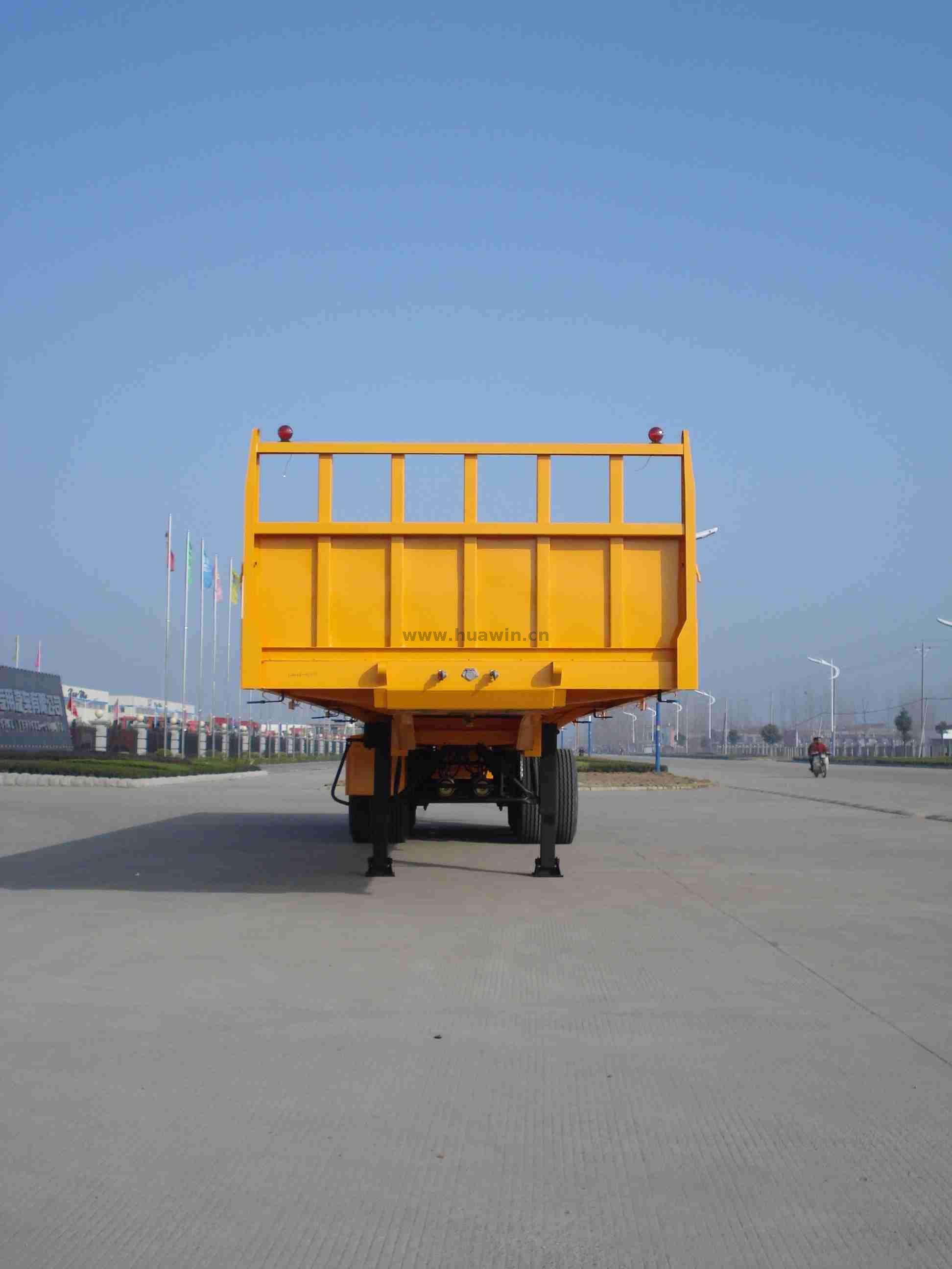 Sinotruk 3-Axle Heavy Duty Stake Transport Van Cargo Semi Trailer