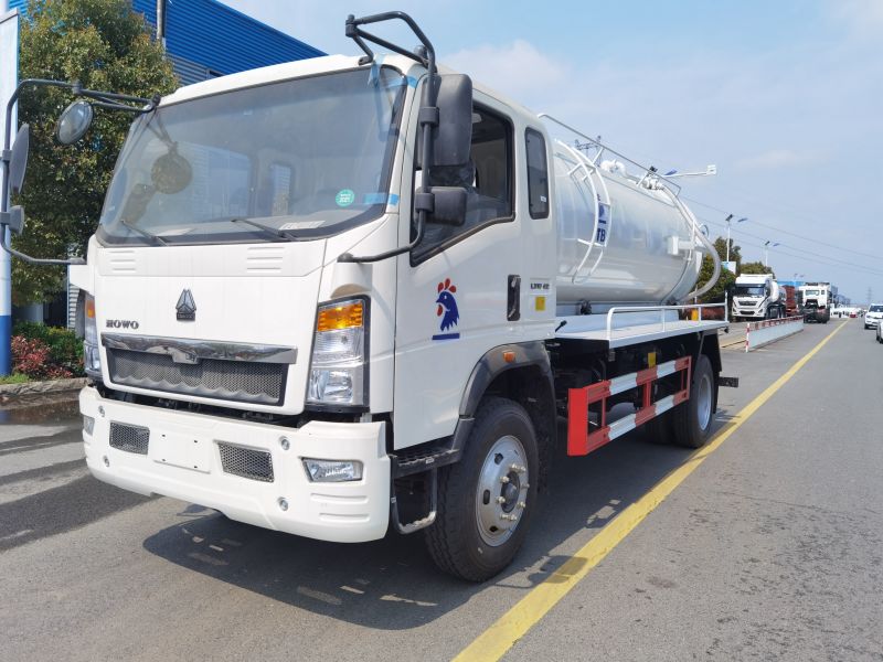 China Brand New 5000 Liters 4x2 Sewage Truck Tank Truck Manufacturer
